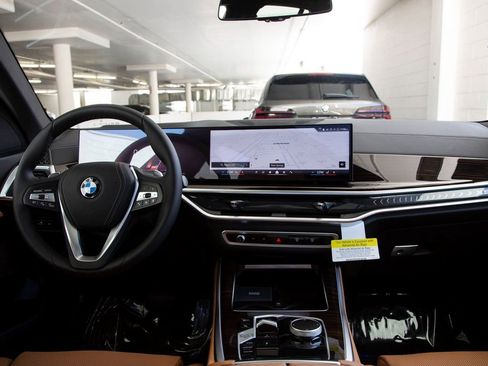 Used 2026 BMW X5 sDrive40i w/ Parking Assistance Package image 11