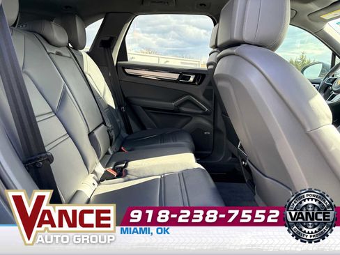 Used 2019 Porsche Cayenne S image 16