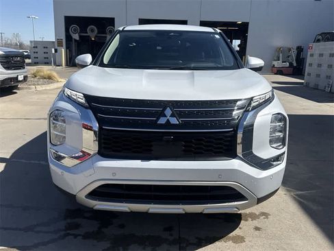 Used 2024 Mitsubishi Outlander SE image 7