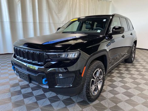 Used 2023 Jeep Grand Cherokee Trailhawk w/ Luxury Tech Group III AWD/4WD image 3
