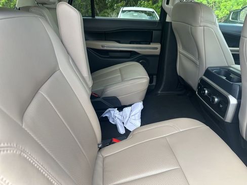 Used 2024 Ford Expedition Max XLT image 16