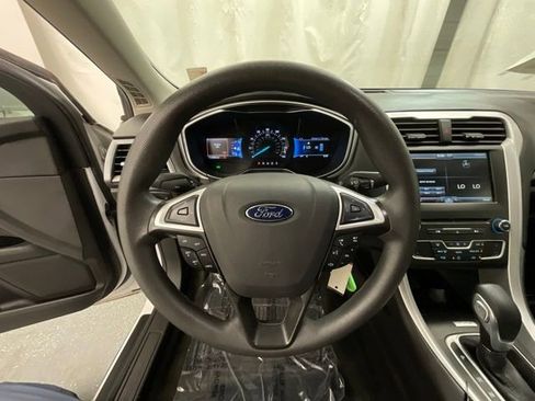Used 2016 Ford Fusion SE FWD image 11