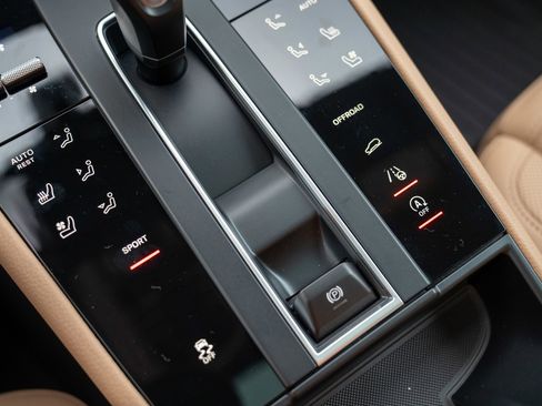 New 2026 Porsche Macan image 21