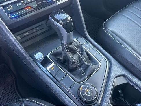 Used 2022 Volkswagen Tiguan SE image 30