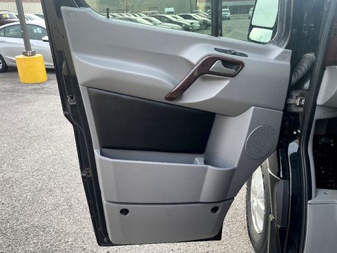 Used 2009 Dodge Sprinter 2500 image 11