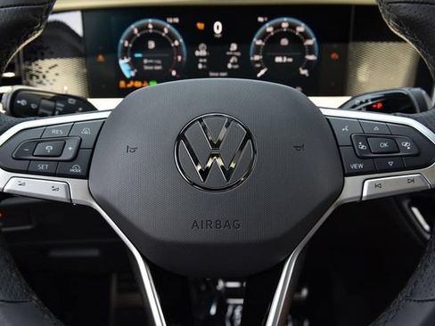 New 2026 Volkswagen Tiguan SE R-Line AWD/4WD image 18