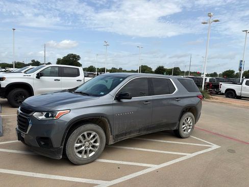 Used 2021 Chevrolet Traverse LS FWD image 4