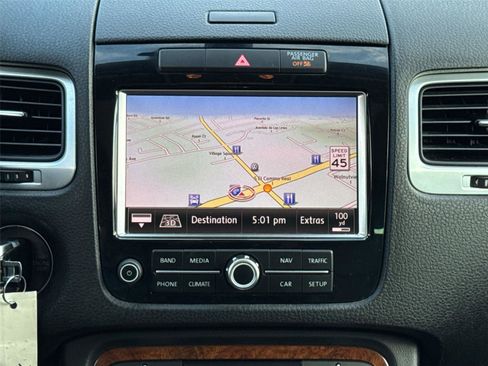 Used 2013 Volkswagen Touareg Lux image 24