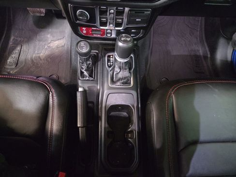 Used 2024 Jeep Wrangler Unlimited Rubicon w/ Safety Group image 18