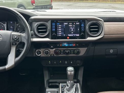 Used 2017 Toyota Tacoma Limited w/ Tow Package image 27