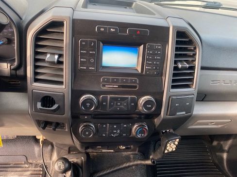 Used 2018 Ford F550 4x4 Regular Cab Super Duty image 11