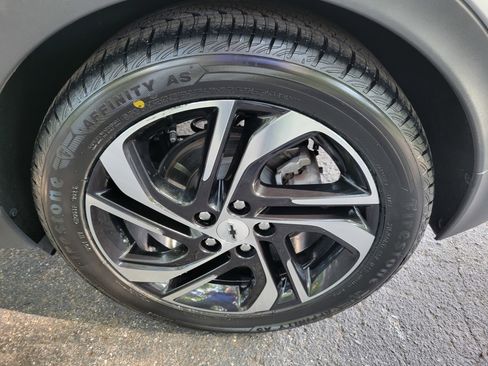 Certified 2023 Chevrolet Bolt LT w/ Infotainment Package image 39