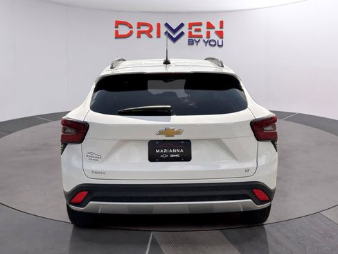 Used 2025 Chevrolet Trax LT w/ LT Convenience Package FWD image 4