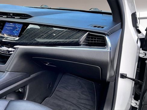 Used 2022 Cadillac XT6 Premium Luxury w/ Technology Package image 16