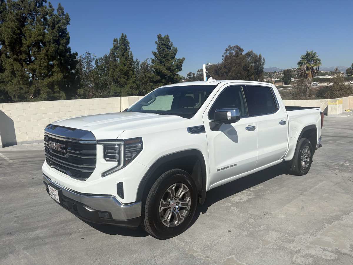 Used 2025 GMC Sierra 1500 SLT AWD/4WD image 3