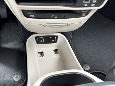 Used 2017 Chrysler Pacifica Touring-L Plus w/ Advanced Safetytec Group FWD image 19