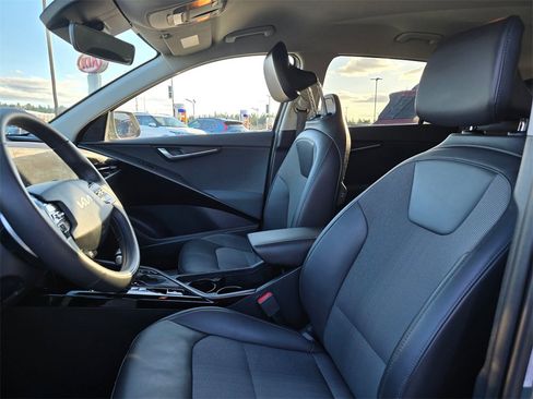 Used 2023 Kia Niro EX image 12
