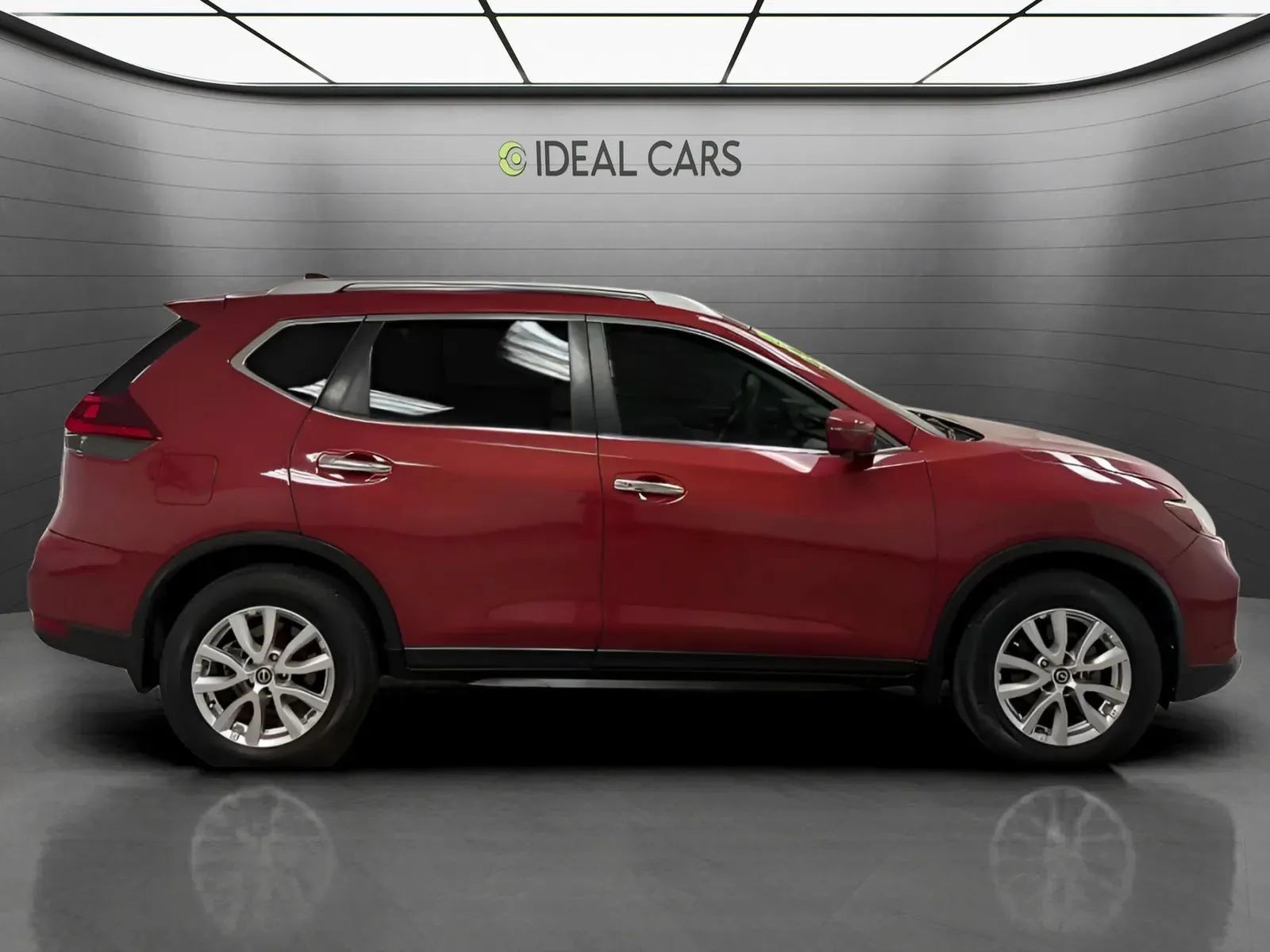 Used 2018 Nissan Rogue SV w/ Premium Package FWD image 4