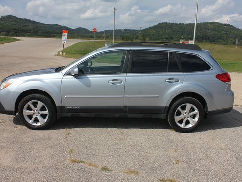 Used 2013 Subaru Outback 2.5i Limited AWD/4WD image 8