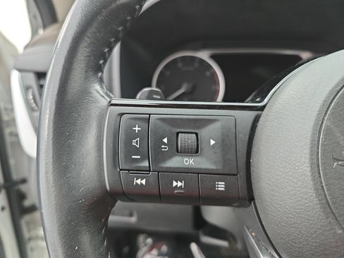 Used 2023 Nissan Rogue SV w/ SV Premium B Package FWD image 17