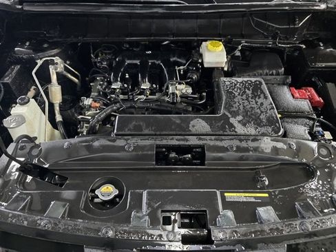 Used 2024 Nissan Pathfinder SV image 23