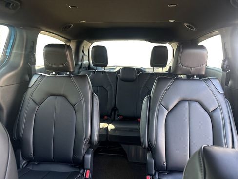 New 2026 Chrysler Pacifica Select image 17