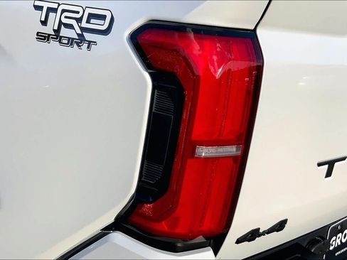 Used 2025 Toyota Tacoma TRD Sport AWD/4WD image 28