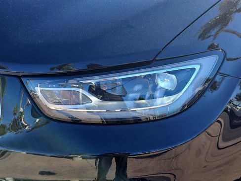 Used 2025 Chrysler Pacifica Select image 34