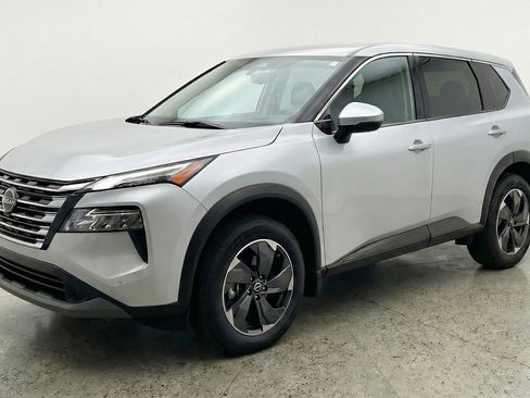 Used 2025 Nissan Rogue SV FWD image 3