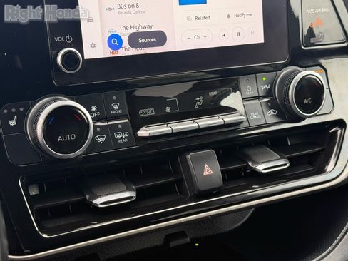 Used 2023 Toyota Highlander XLE image 22