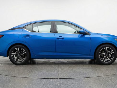 Used 2025 Nissan Sentra SV image 11