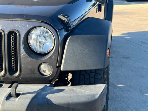 Used 2018 Jeep Wrangler Unlimited Sport S image 4