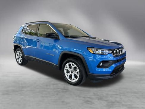 Used 2025 Jeep Compass Latitude AWD/4WD image 2