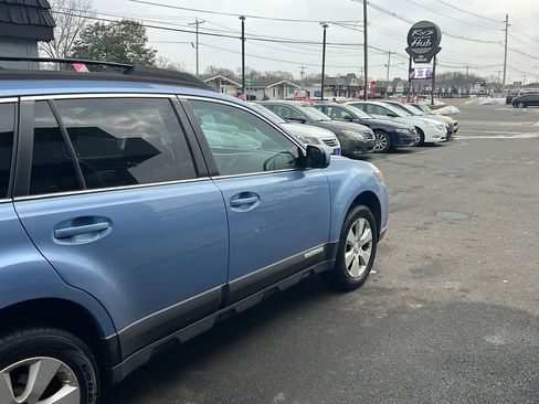 Used 2010 Subaru Outback 2.5i Limited image 12