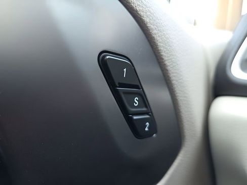 Used 2024 Chrysler Pacifica Touring-L FWD image 21