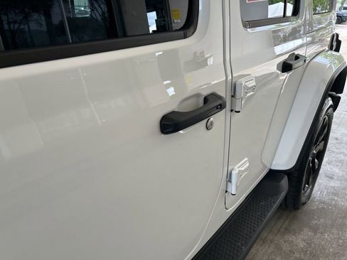 Used 2025 Jeep Wrangler Unlimited Sahara image 16