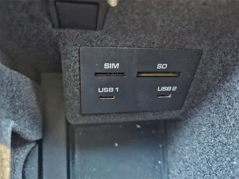 Used 2024 Porsche Macan image 33