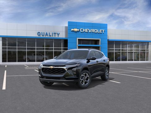 New 2026 Chevrolet Trax LT w/ Driver Confidence Package FWD image 8
