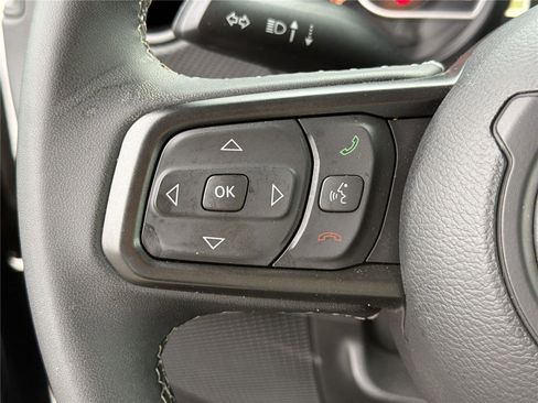 Used 2025 Jeep Wrangler Unlimited Rubicon AWD/4WD image 24