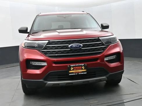 Used 2022 Ford Explorer XLT w/ Equipment Group 202A AWD/4WD image 3