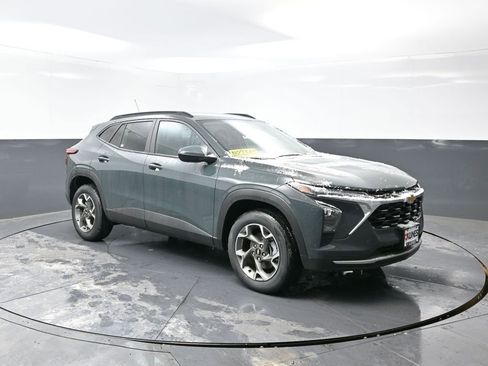 New 2026 Chevrolet Trax LT image 3