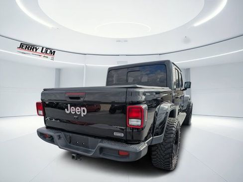 Used 2020 Jeep Gladiator Overland image 3