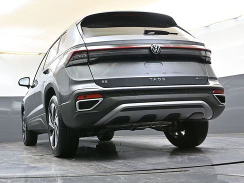 Used 2025 Volkswagen Taos SE w/ Panoramic Sunroof Package AWD/4WD image 32