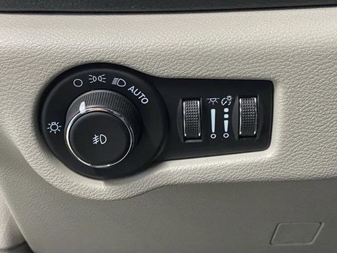 Used 2022 Chrysler Pacifica Limited FWD image 26