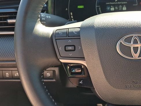 Used 2025 Toyota Camry SE FWD image 23