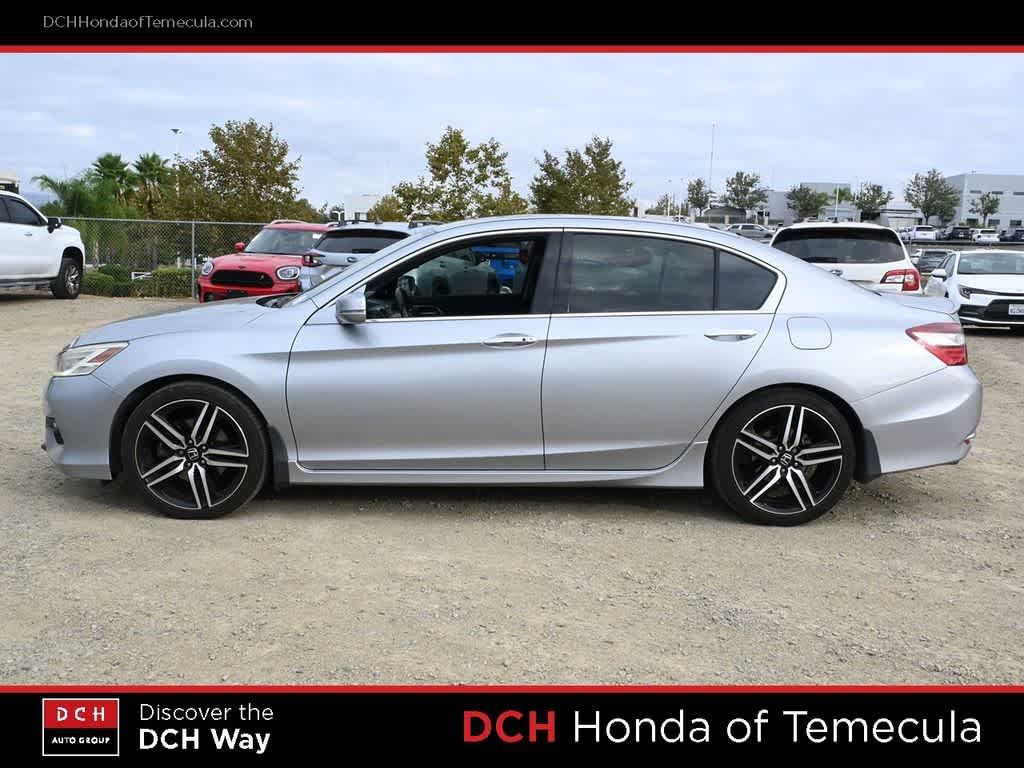 Used 2017 Honda Accord Touring image 4