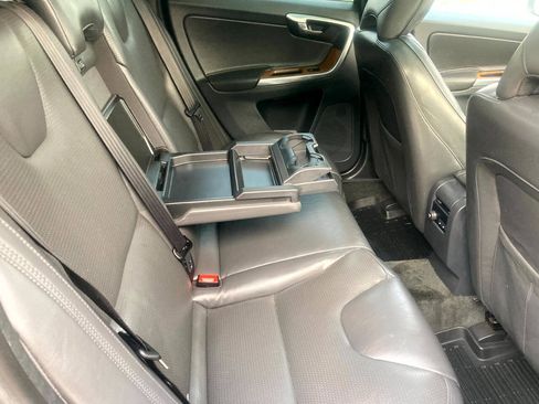 Used 2015 Volvo XC60 T6 Platinum w/ Inscription Package AWD/4WD image 18