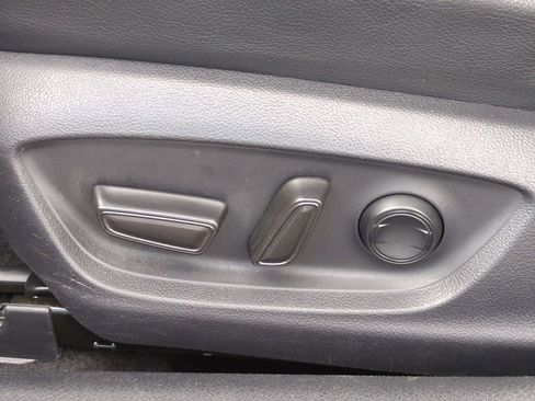 Used 2019 Toyota Camry SE image 18