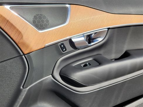 Used 2025 Volvo XC90 B5 Plus w/ Protection Package Premier image 21