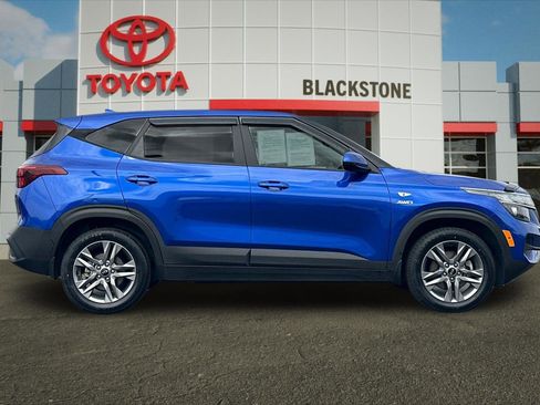 Used 2021 Kia Seltos LX AWD/4WD image 2